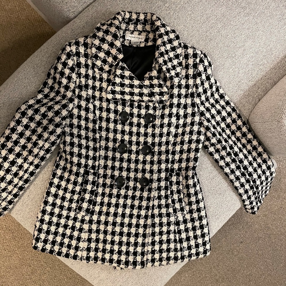 Short houndstooth wool coat